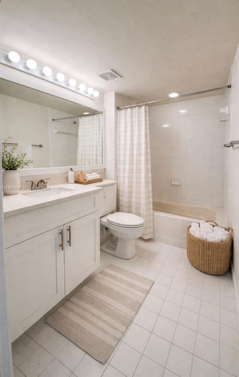 1155 Brickell Bay Dr, Unit 1705, Miami, FL 33131 Photo