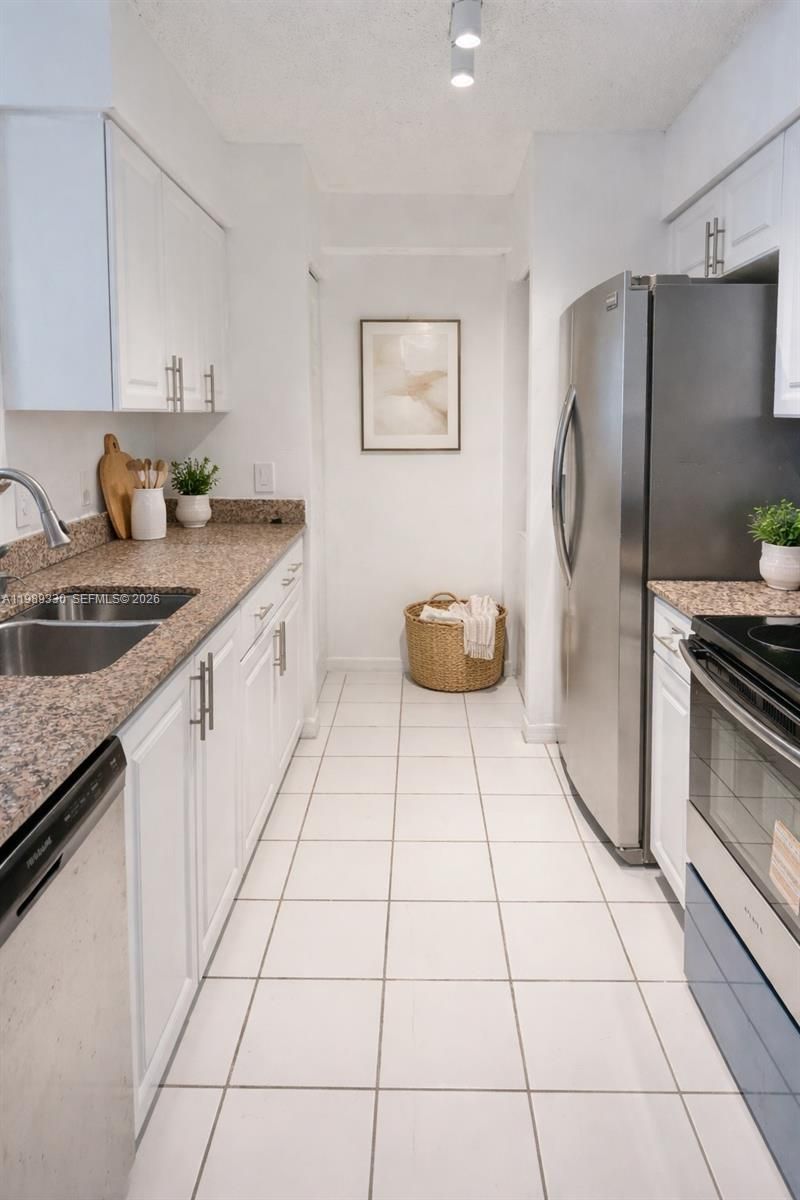 1155 Brickell Bay Dr, Unit 1705, Miami, FL 33131 Photo