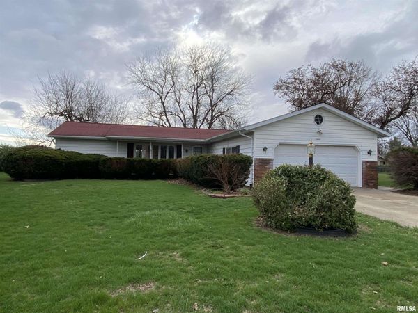 90 BANYAN Drive, Canton, IL 61520