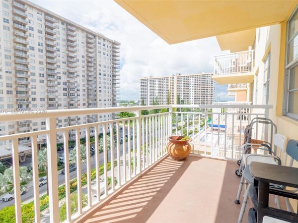 251 174th St , Unit 808, Sunny Isles Beach, FL 33160