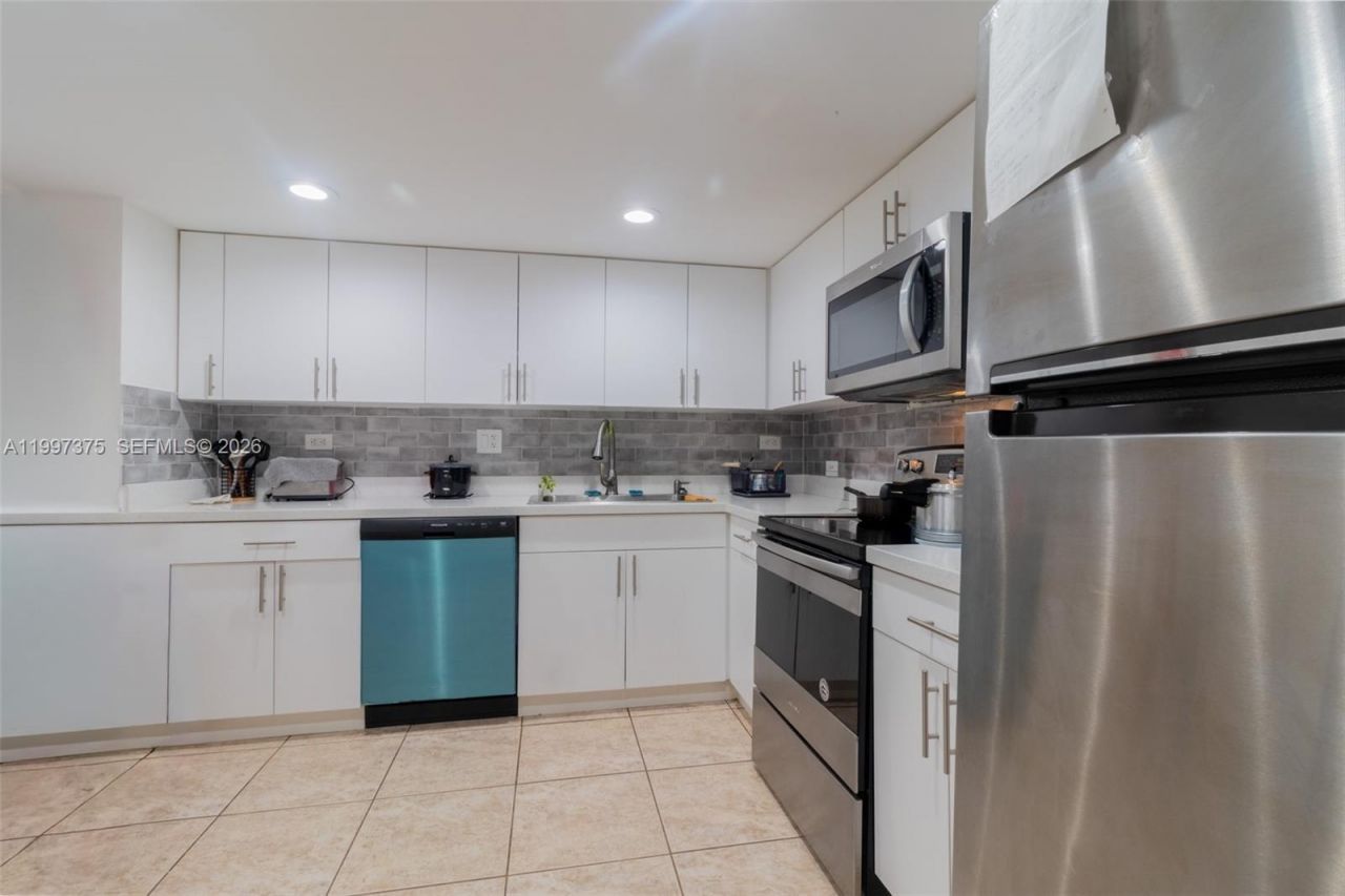 251 174th St , Unit 808, Sunny Isles Beach, FL 33160 Photo