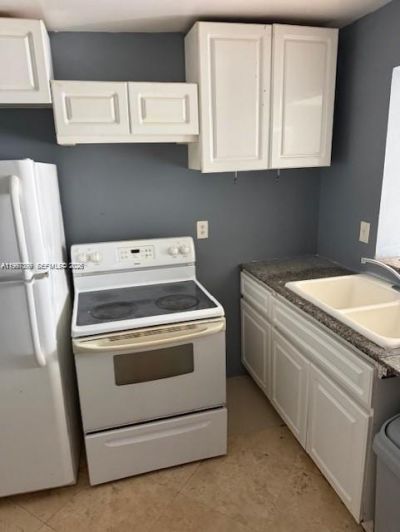 488 NW 165th St Rd, Unit B-408, Miami, FL 33169 Photo