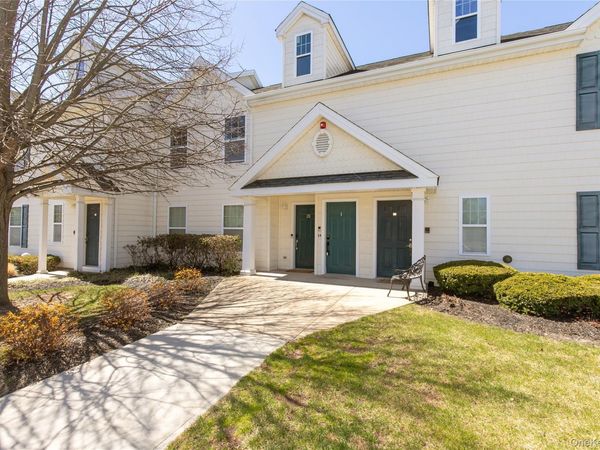 28 Lorien Place , Unit 4, Melville, NY 11747