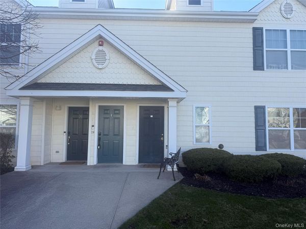 28 Lorien Place , Unit 4, Melville, NY 11747