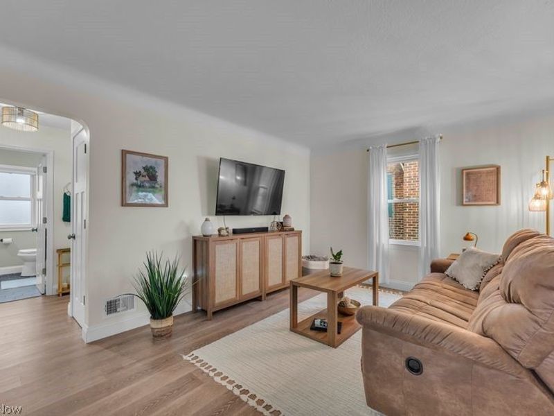 5803 Renwood Drive, Parma, OH 44129 Photo 4