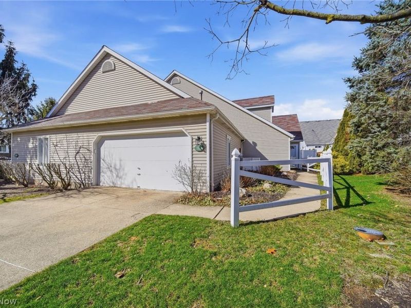 762 Hunters Trail , Unit 105, Akron, OH 44313 Photo 1