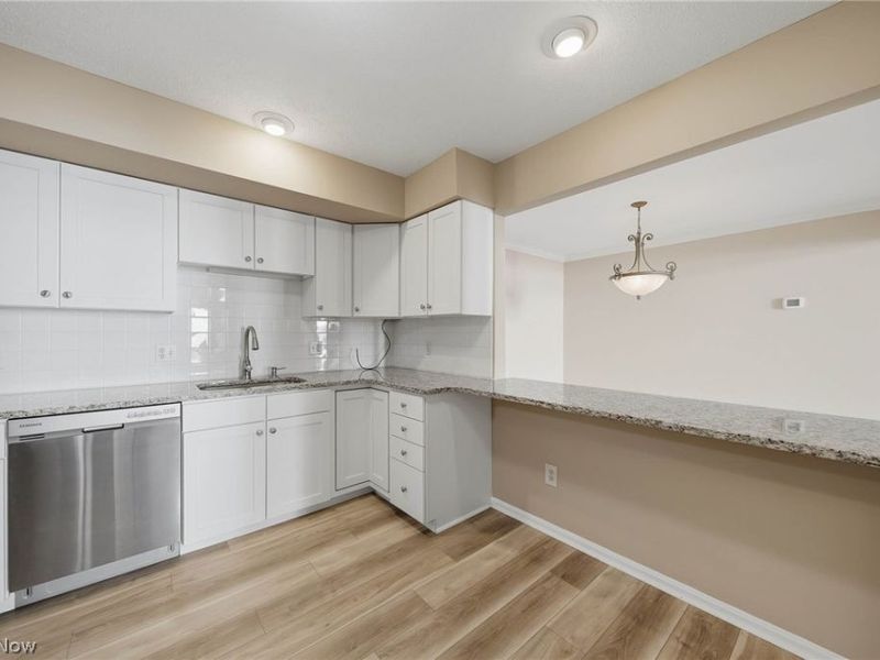 762 Hunters Trail , Unit 105, Akron, OH 44313 Photo 10