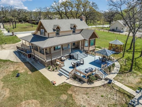 810 Kiowa Drive E, Lake Kiowa, TX 76240