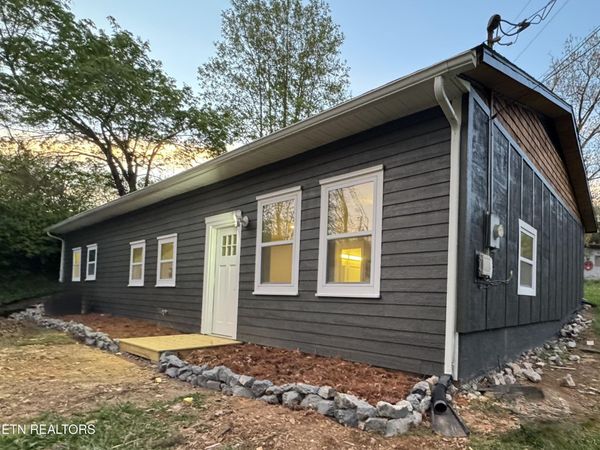 128 Crisp Rd, Lenoir City, TN 37771