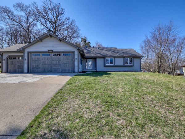 n29w26677 Peterson Dr, Pewaukee, WI 53072
