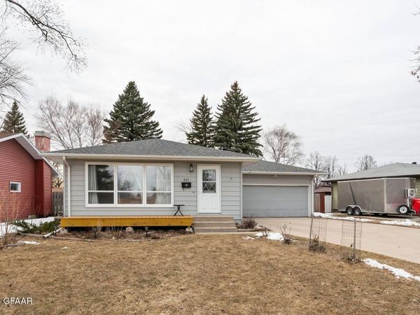 822 22ND Street S, Grand Forks, ND 58201