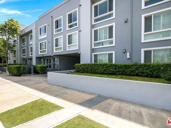 10878 Bloomfield Street, Unit 406, Toluca Lake, CA 91602