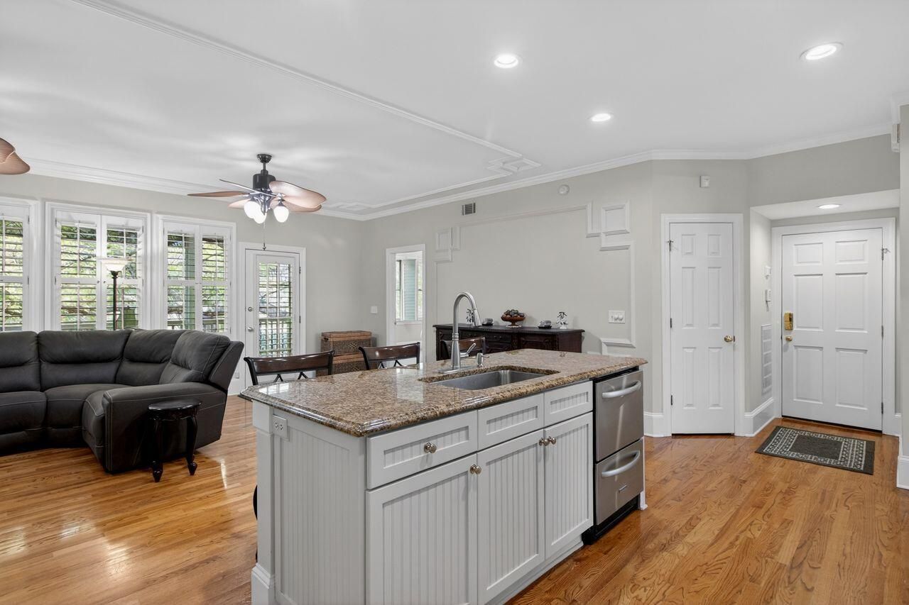 3312 Rees Row Photo 10