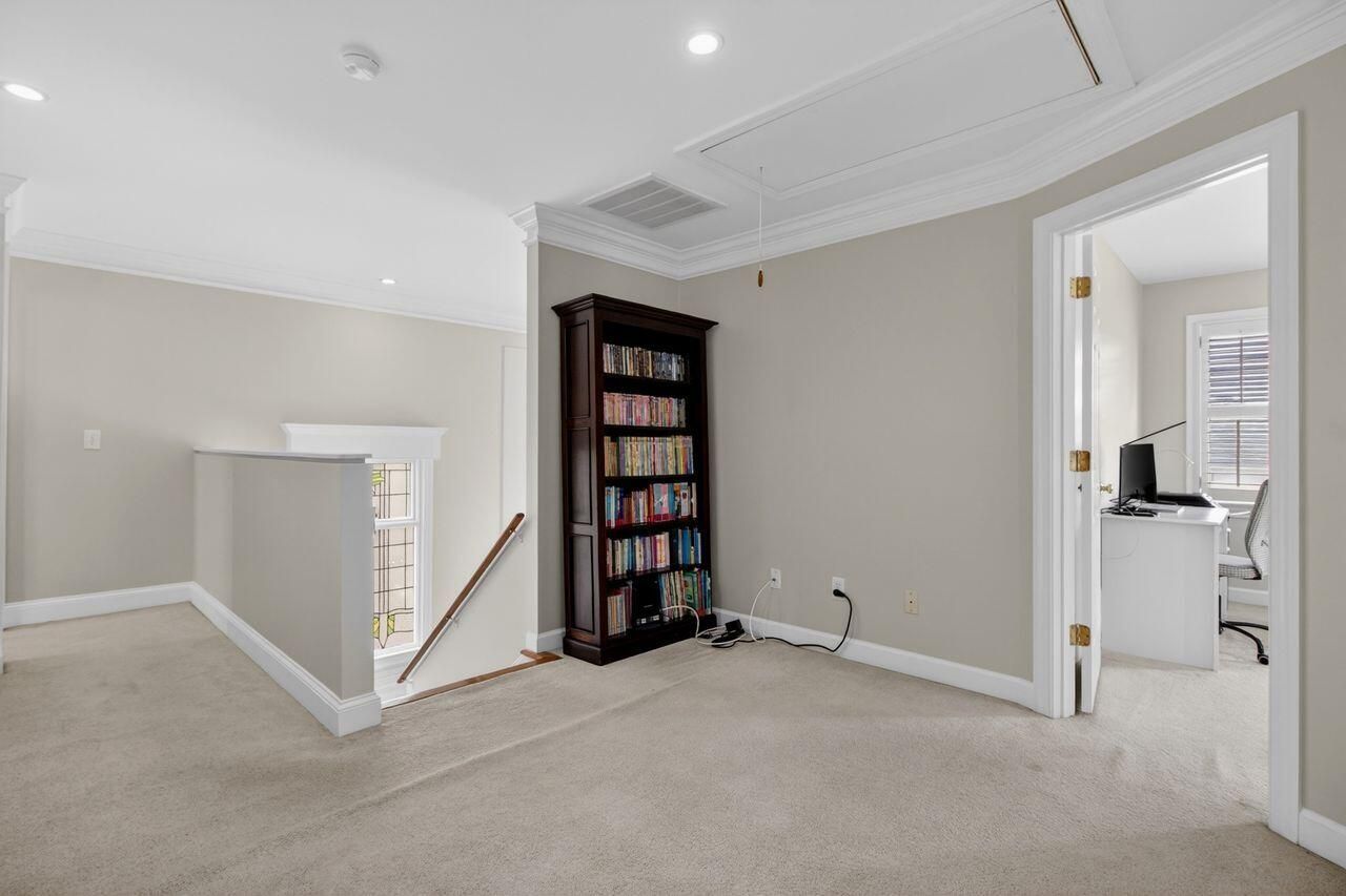 3312 Rees Row Photo 17