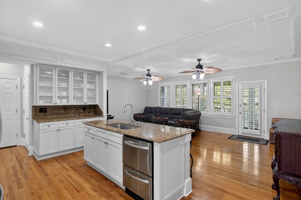 3312 Rees Row Photo 7