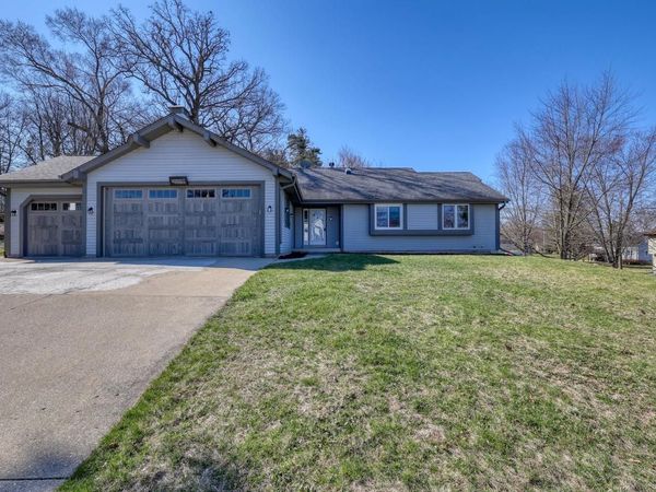 n29w26677 Peterson DRIVE, Pewaukee, WI 53072