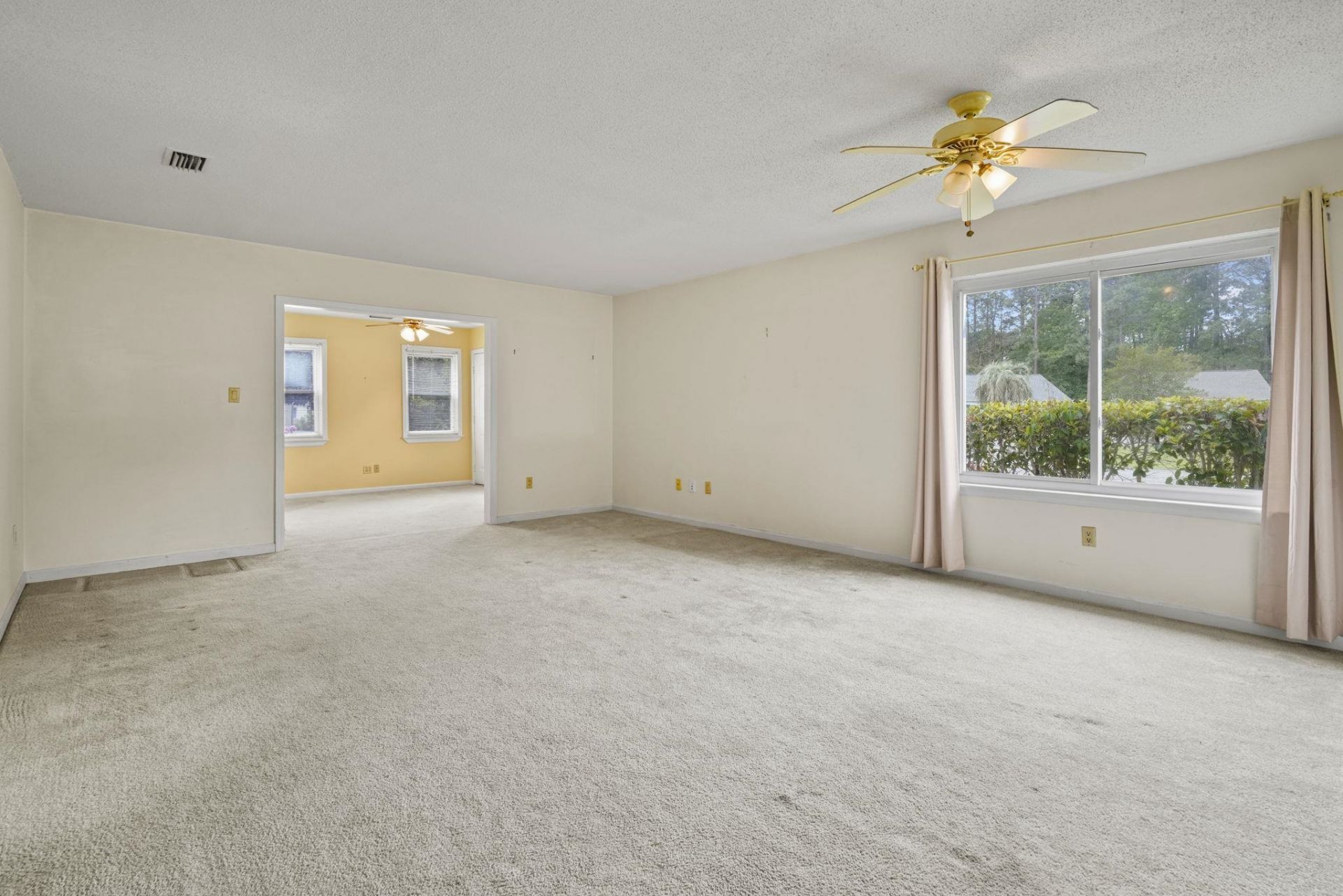 6590 Eagle Crescent Photo 11