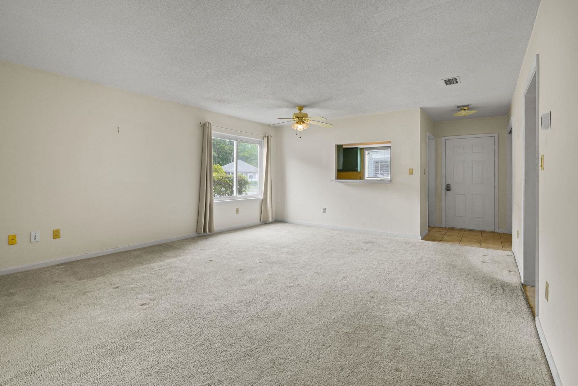 6590 Eagle Crescent Photo 13