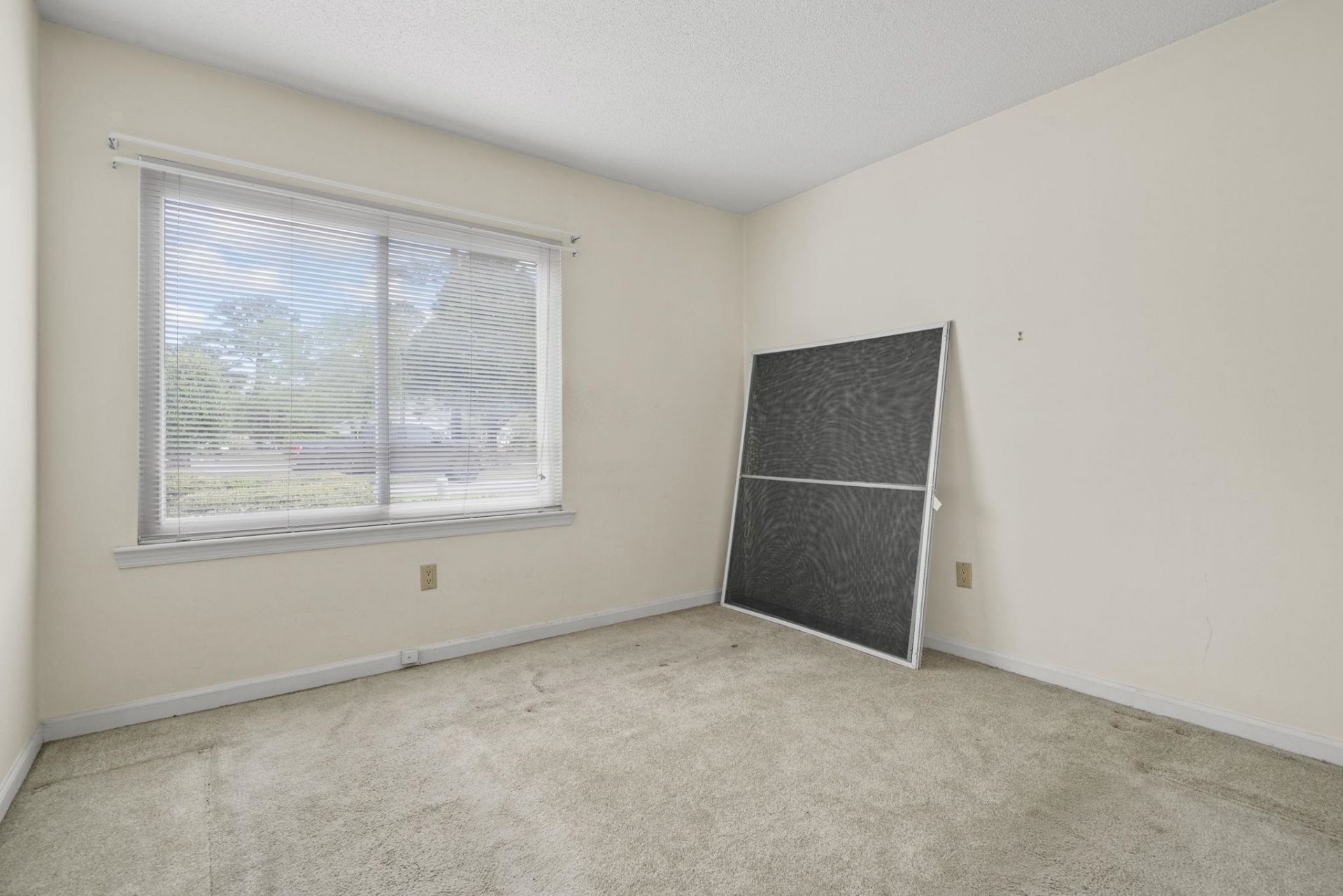 6590 Eagle Crescent Photo 19