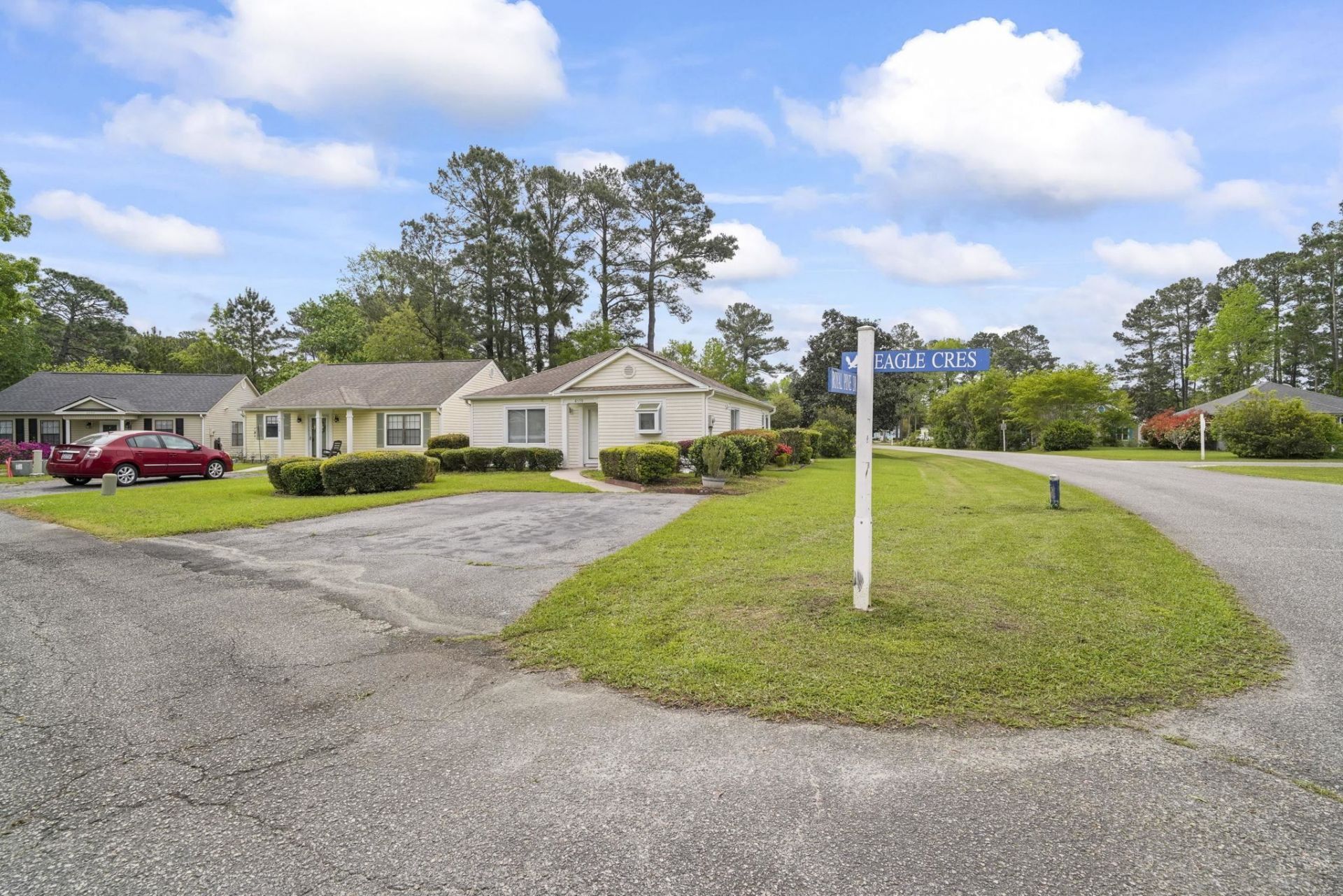 6590 Eagle Crescent Photo 4