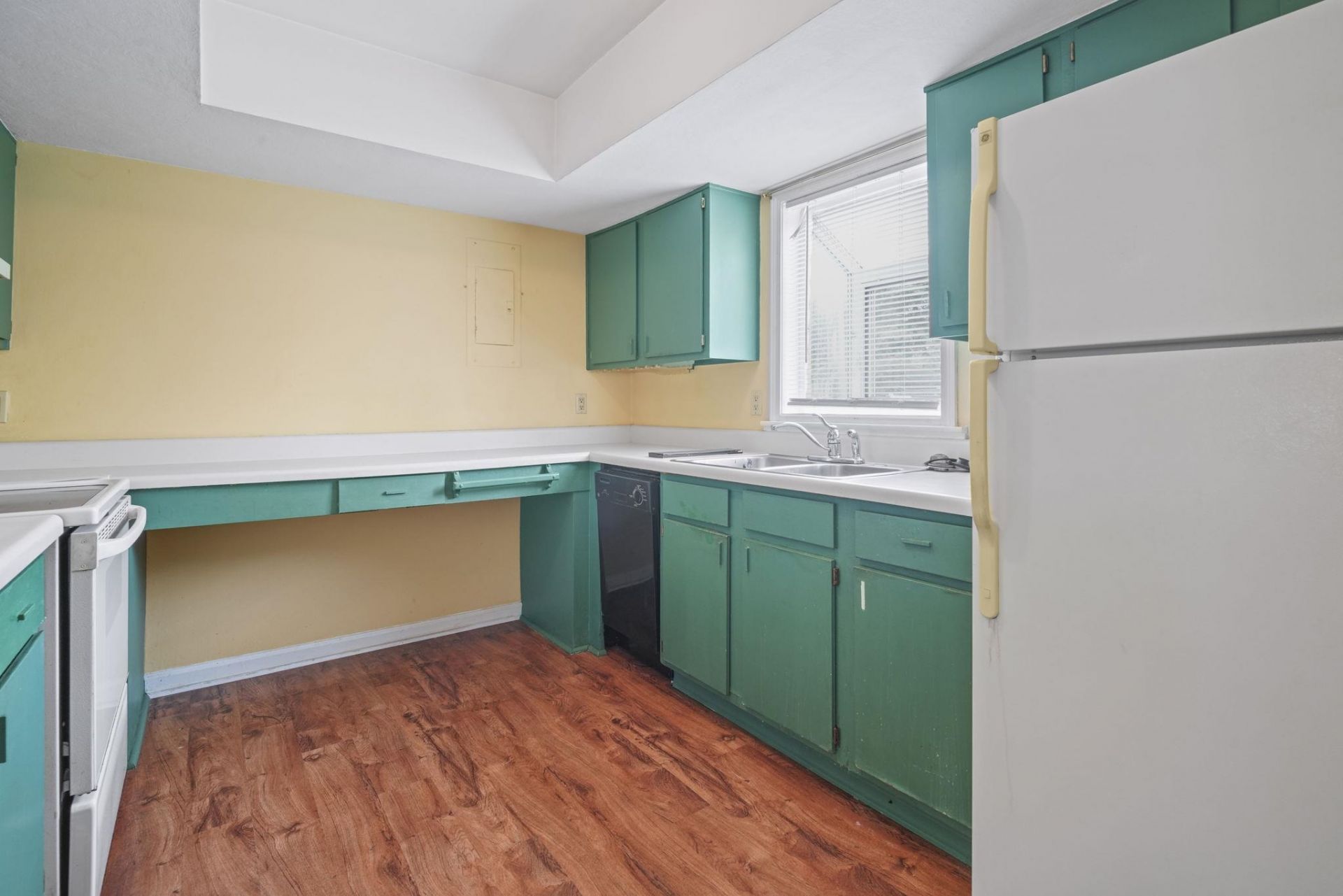 6590 Eagle Crescent Photo 7