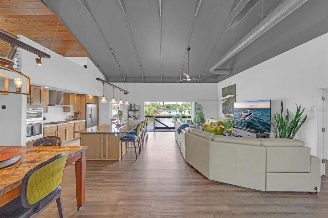 8813 S Lagoon Street, Tampa, FL 33615 Photo