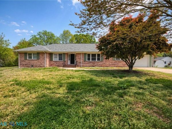 37 Chase Street, Kilmarnock, VA 22482