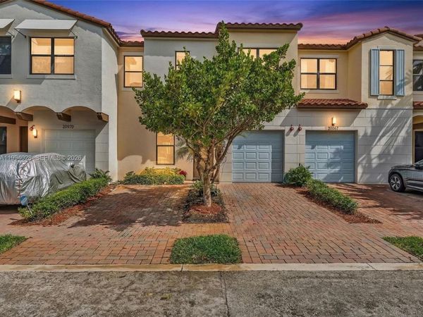 20973 NW 1st Dr , Pembroke Pines, FL 33029