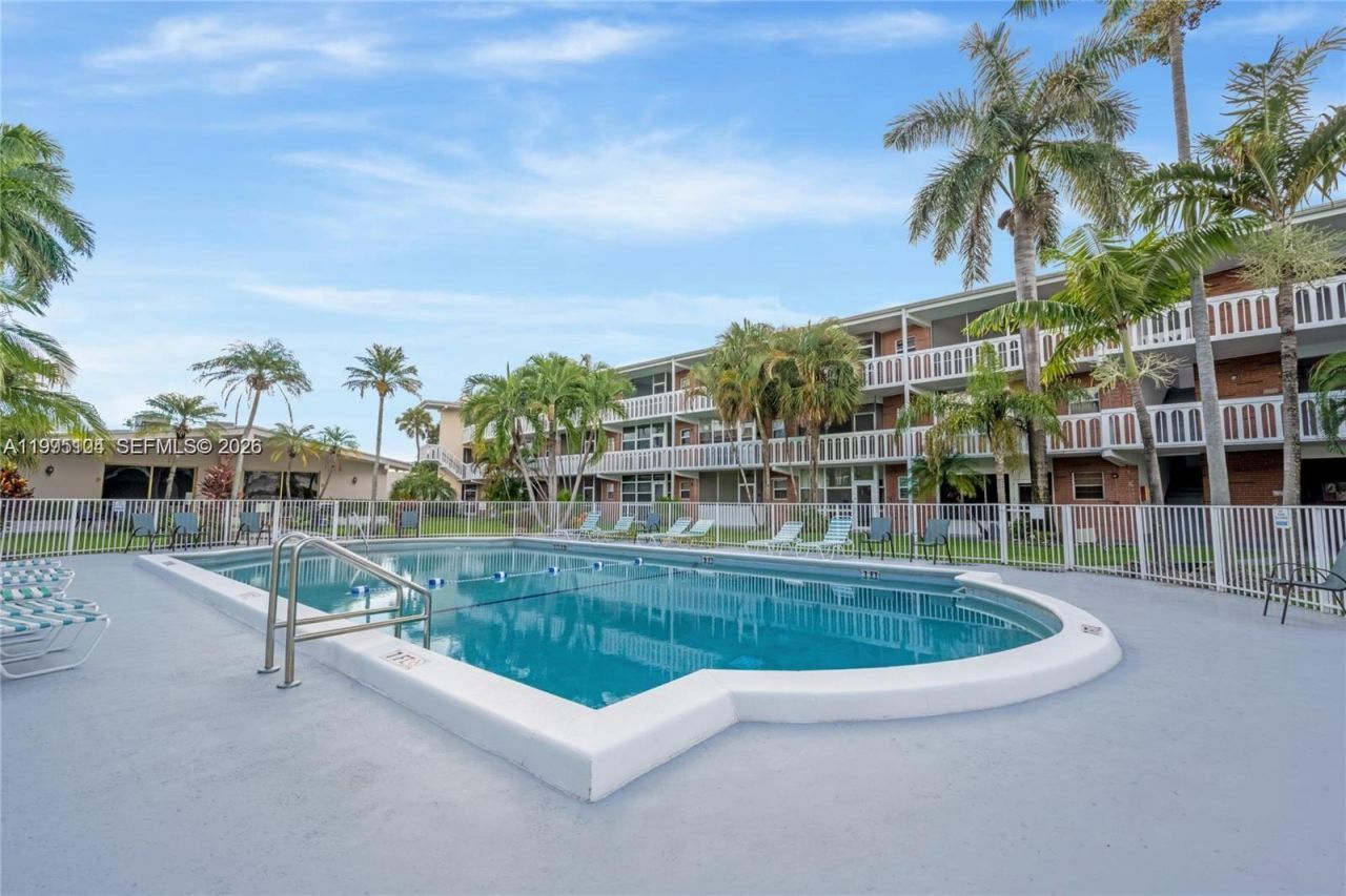 141 NE 10th Ave, Unit 25C, Hallandale Beach, FL 33009 Photo