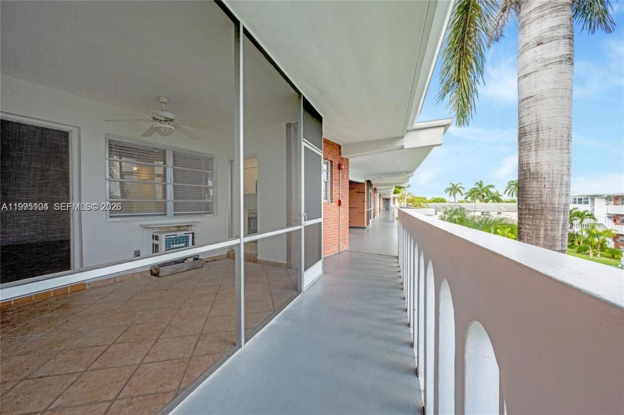 141 NE 10th Ave, Unit 25C, Hallandale Beach, FL 33009 Photo