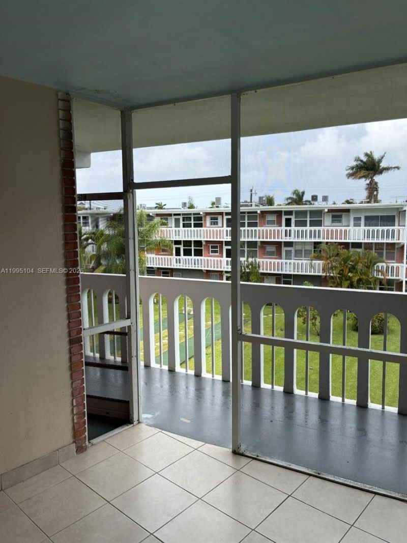 141 NE 10th Ave, Unit 25C, Hallandale Beach, FL 33009 Photo