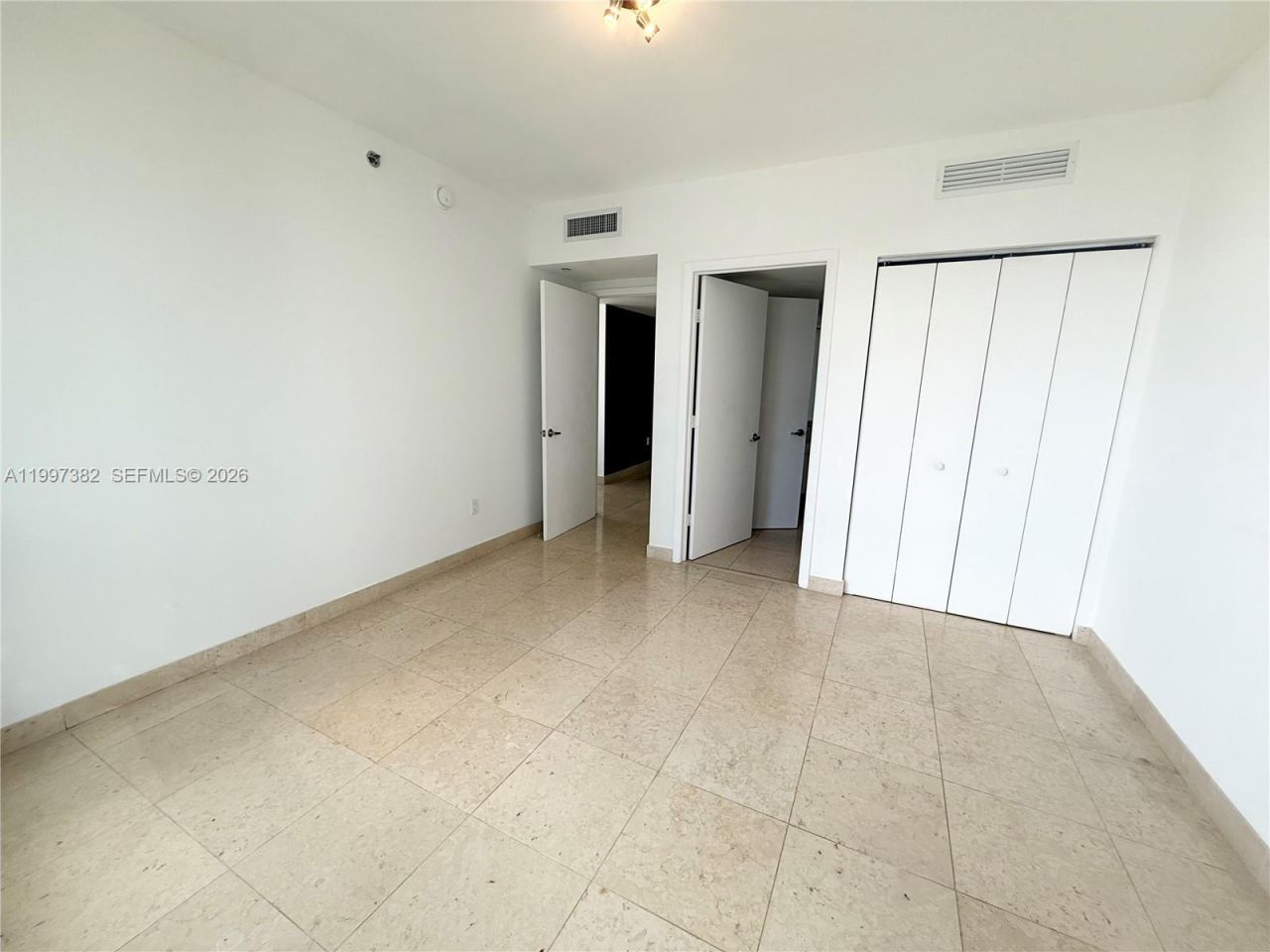 475 Brickell Ave, Unit 2915, Miami, FL 33131 Photo