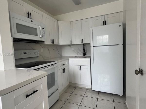 8701 SW 141st St, Unit B8, Palmetto Bay, FL 33176