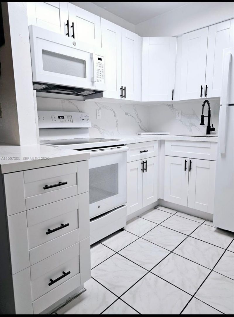 8701 SW 141st St, Unit B8, Palmetto Bay, FL 33176 Photo