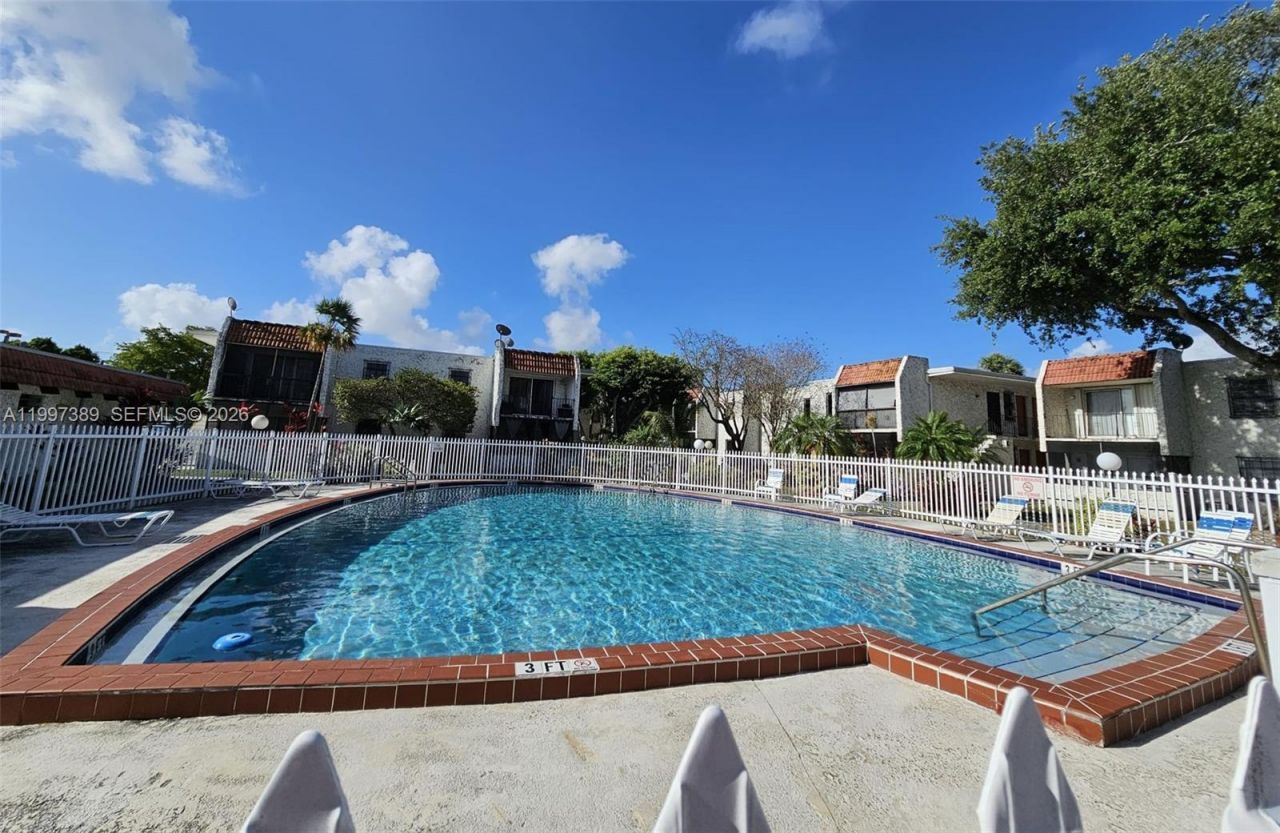 8701 SW 141st St, Unit B8, Palmetto Bay, FL 33176 Photo