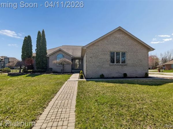 18890 Plantation Drive, Macomb Twp, MI 48044
