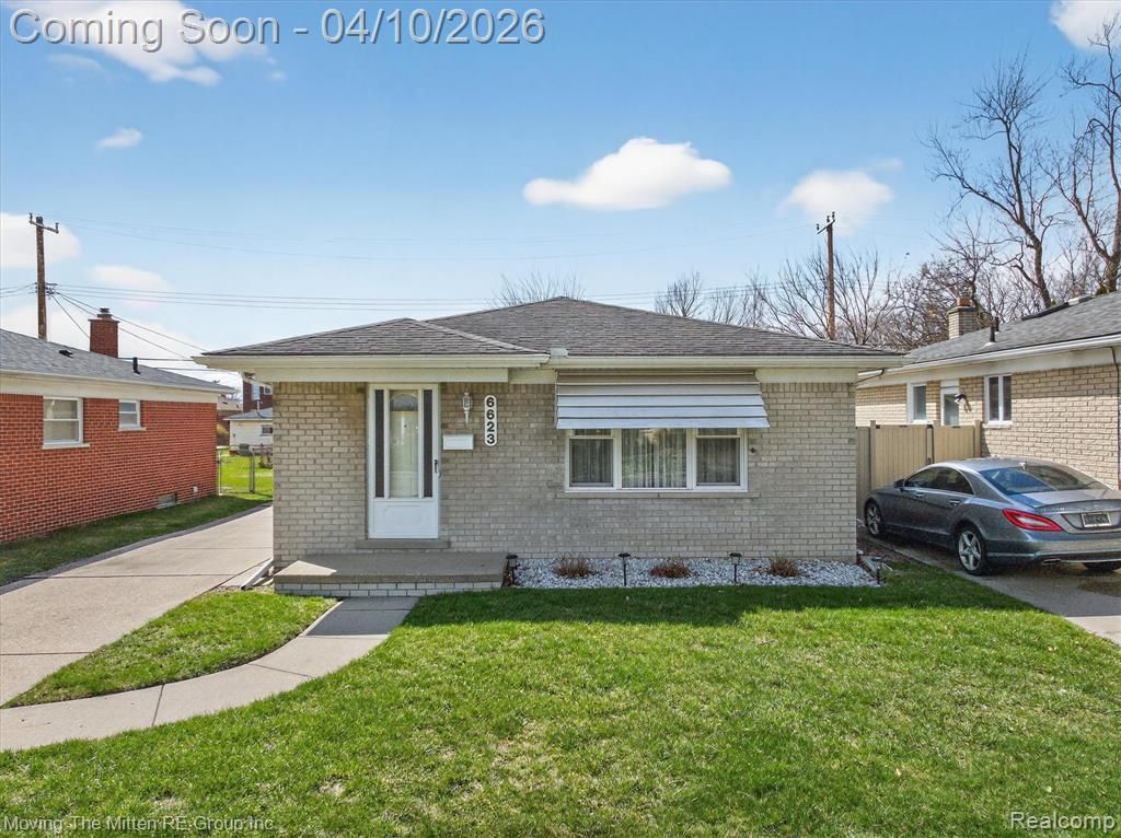 6623 N Silvery Lane, Dearborn Heights, MI 48127 Main Photo