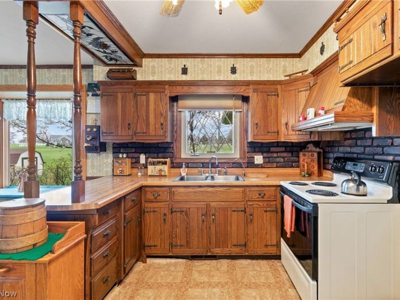 7451 Hahn Street, Louisville, OH 44641 Photo 13