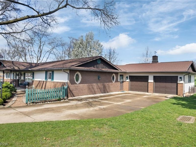 7451 Hahn Street, Louisville, OH 44641 Photo 2