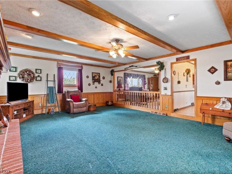 7451 Hahn Street, Louisville, OH 44641 Photo 9