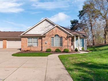 1220 Saint Abigail Street SW, Hartville, OH 44632