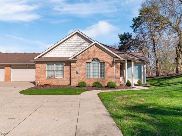 1220 Saint Abigail Street SW, Hartville, OH 44632