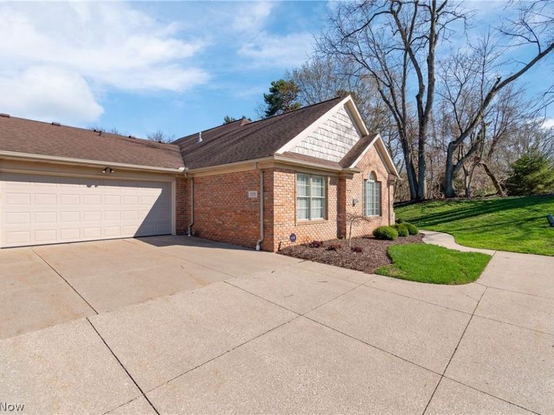 1220 Saint Abigail Street SW, Hartville, OH 44632 Photo 2