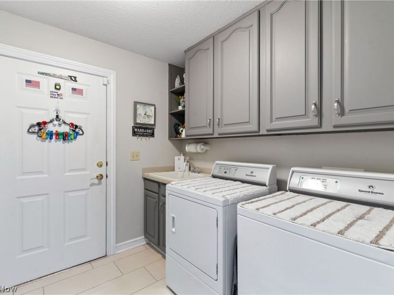 1220 Saint Abigail Street SW, Hartville, OH 44632 Photo 23