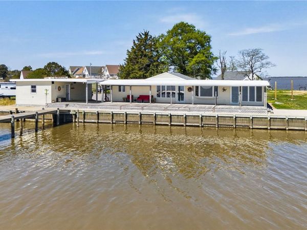 994 Fort Lowry Lane, Dunnsville, VA 22454