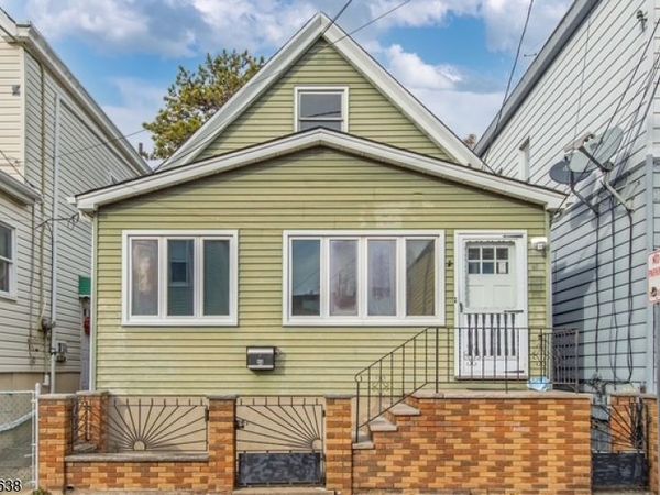 46 Center St, Clifton, NJ 07011