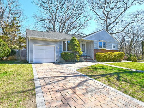 110 Dix Hills Road , Huntington, NY 11743