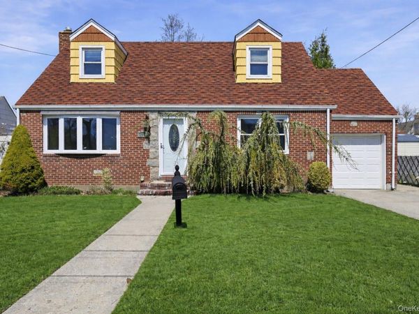 1719 William Street, Merrick, NY 11566