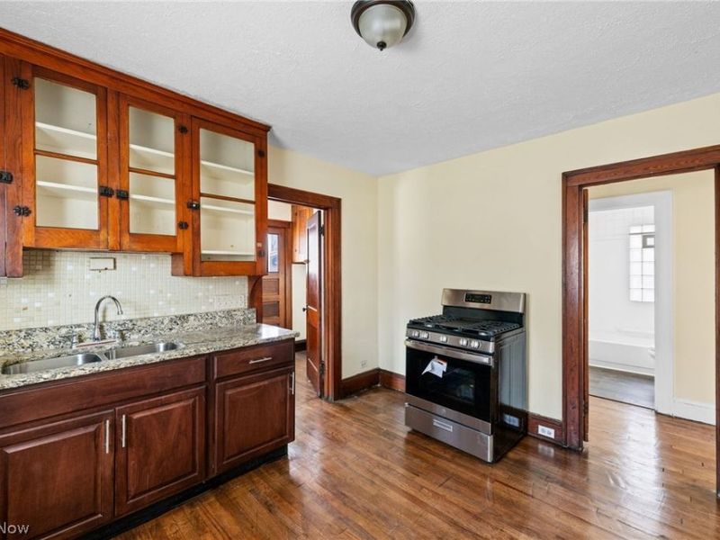 11801 Franklin Boulevard , Lakewood, OH 44107 Photo 8