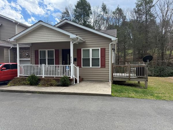 111 Elizabeth Ct, CRAB ORCHARD, WV 25827